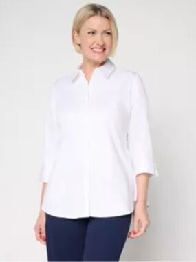 Como white darted 3/4 length sleeve button down blouse